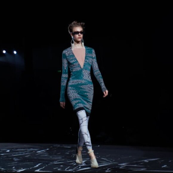 Missoni wool blend dress from FW15 runway show *small hole - Picture 4 of 4